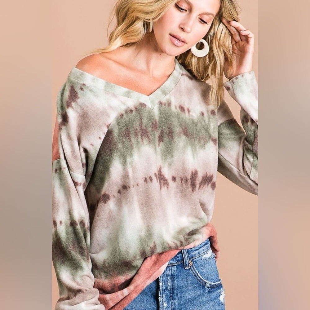 BiBi Brushed Tie Dye Looking Print V Neck Top